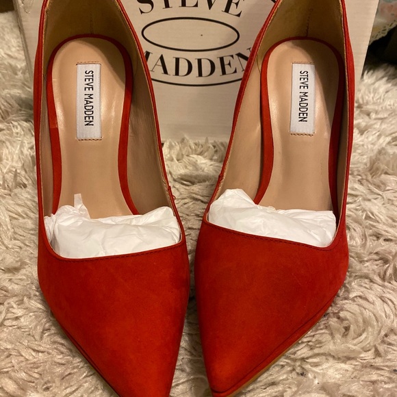 Steve Madden Lovey Red Nubuck (4 inch Heel) - Picture 4 of 8